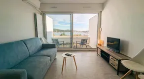 Bright studio with pool and sea view - Image 1