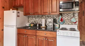 Azalea Pine Bungalow - Image 4