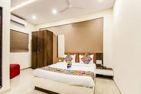FabHotel Pratiksha - Image 2