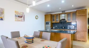 SeaView Apartment in Saint Thomas Bay - Image 4