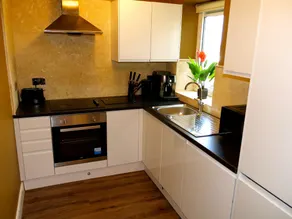 Sexy Luxurious Versace Apartment Near Sheffield - Image 3
