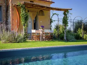 Alleinstehendes Ferienhaus mit  W-LAN, Whirlpool, privatem Pool, Klimaanlage, TV, Innenhof - Image 5