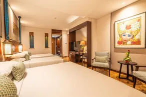 Stunning 1 BR Family Room #V418 - Image 2