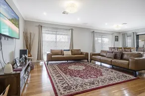 Spacious 4-Bed House with Outdoor Area - Image 3