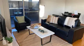 Smart Modern Close City/Airport WIFI/Park/Netflix - Image 2