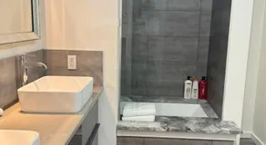 Modern Comfort in DT Montreal - Image 4