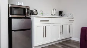 One Bedroom Apartment with Luxurious Furnitures - Image 4