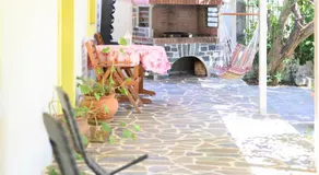 Small Villa Gerani - Image 2