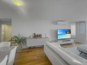 Spacious Modern Apartment in Batemans Bay - Image 2