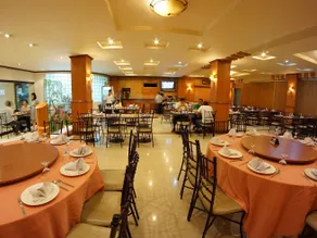 Grand Astoria Hotel - Image 4