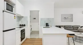 Central Escape 2 Bedroom Apartment with Courtyard - Image 3