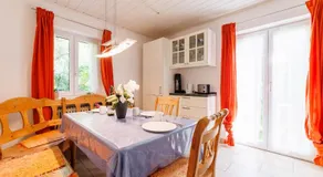 Haus mit wunderschönem Ausblick und Garten - Image 3