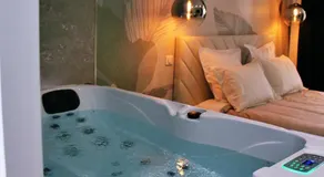 Appartement luxueux avec Jacuzzi privatif - Image 3