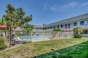 Motel 6 - Image 3