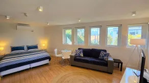 Spacious Studio Surrounded By Great Views - Image 2