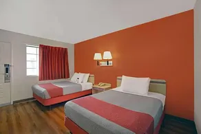 Super 8 by Wyndham Livermore - Image 4