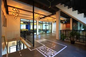 Tuk Tuk Hostel - Image 2