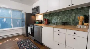 Modern 2-Bedroom House with Free Parking and Convenient Location - Image 4