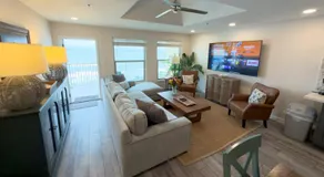 Penthouse Beachfront Views Renovated - Image 2