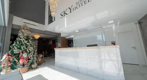 Sky Roof Hotel - Image 5