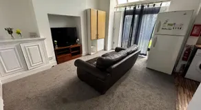 Double-Bedroom in the Heart of Salford Manchester GCSW3 Perfect for Short Stays - Image 2