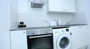 Fabulous Room with en-suite bathroom and shared kitchen - Image 3