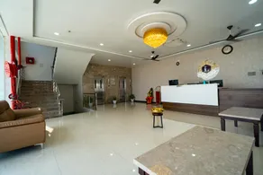 Hotel Lahari International - Image 4