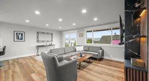 2BR 1BA Sammamish Lakeview Oasis Bellevue - Image 3