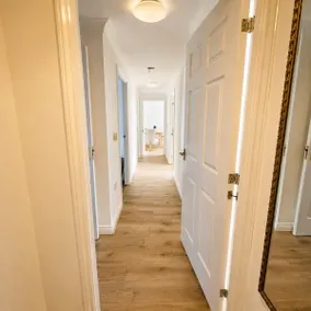 Modern 3-BR Flat in Northampton near Town Centre - Image 4