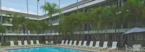 Lantern Inn and Suites - Image 2