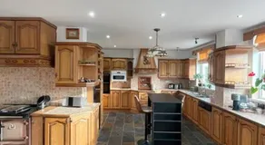Quiet self-catering holiday home with surrounding lakes - Image 3