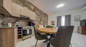 OpenPlan Penthouse with Private Terrace, Wifi & AC by 360 Estates - Image 2