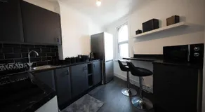 3BR Home Gem - sleeps 9 - Netflix - Near O2 & Greenwich Park - Image 4