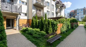 Apartament Konduktorska z Parkingiem i Ogródkiem - w spokojnej dzielnicy by Noclegi Renters - Image 4