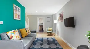 Comfortable stylish Townhouse in Ashford sleeps 5 Netflix 2 Parking spaces Perfect for Contractors and Families - Image 4