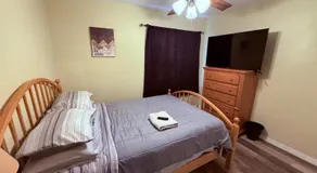 G7 Private Room with Smart TV Near Everything - Image 2