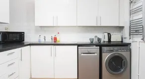 Brynglas Newport flat sleeps 8 - Mycityhaven - Image 5
