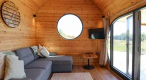 Bugley Pools Hideaway - Image 2