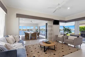 Amazing Canal House with Private Jetty, Gym & Pool - Image 4