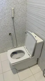 Small 2 bedroom 1 bath Flat with Garden view - Image 4