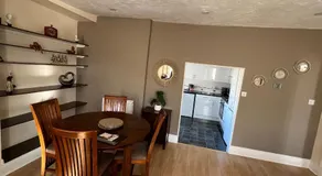 Stay in Yeovil Town Centre, Large 2 BD Apt With Parking, Sleeps 4 - Image 2