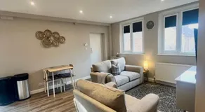 THE ESK - Modern 1 bedroom apartment in centre of Melrose. - Image 2
