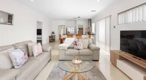 Modern and Spacious in Alkimos - Image 2
