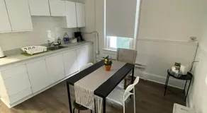 City Centre Suite, Steps to UofT, TMU, Yonge-Dundas Square - Image 3
