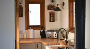 Holly Trees Guest Accommodation - Image 3