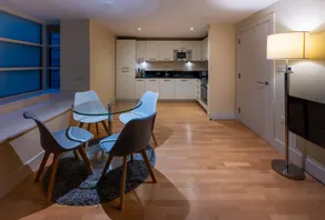 Modern Apartment in Central London By River Thames - Image 3