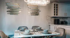 DYNASTAYS- Stylish Seaside Home- Dog Friendly, Garden & Parking - Image 5