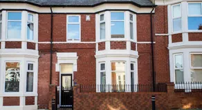 West Beck House Newcastle - Spacious Double Room - Image 4