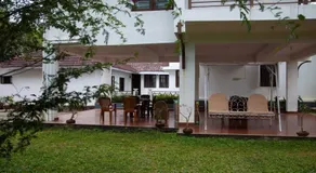 Habitación en casa de familia apta para niños con jardín - Image 3