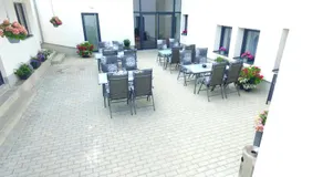 Fast Lane Hotel - Image 4